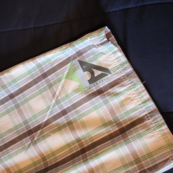 Shorts - Picture 2 of 4